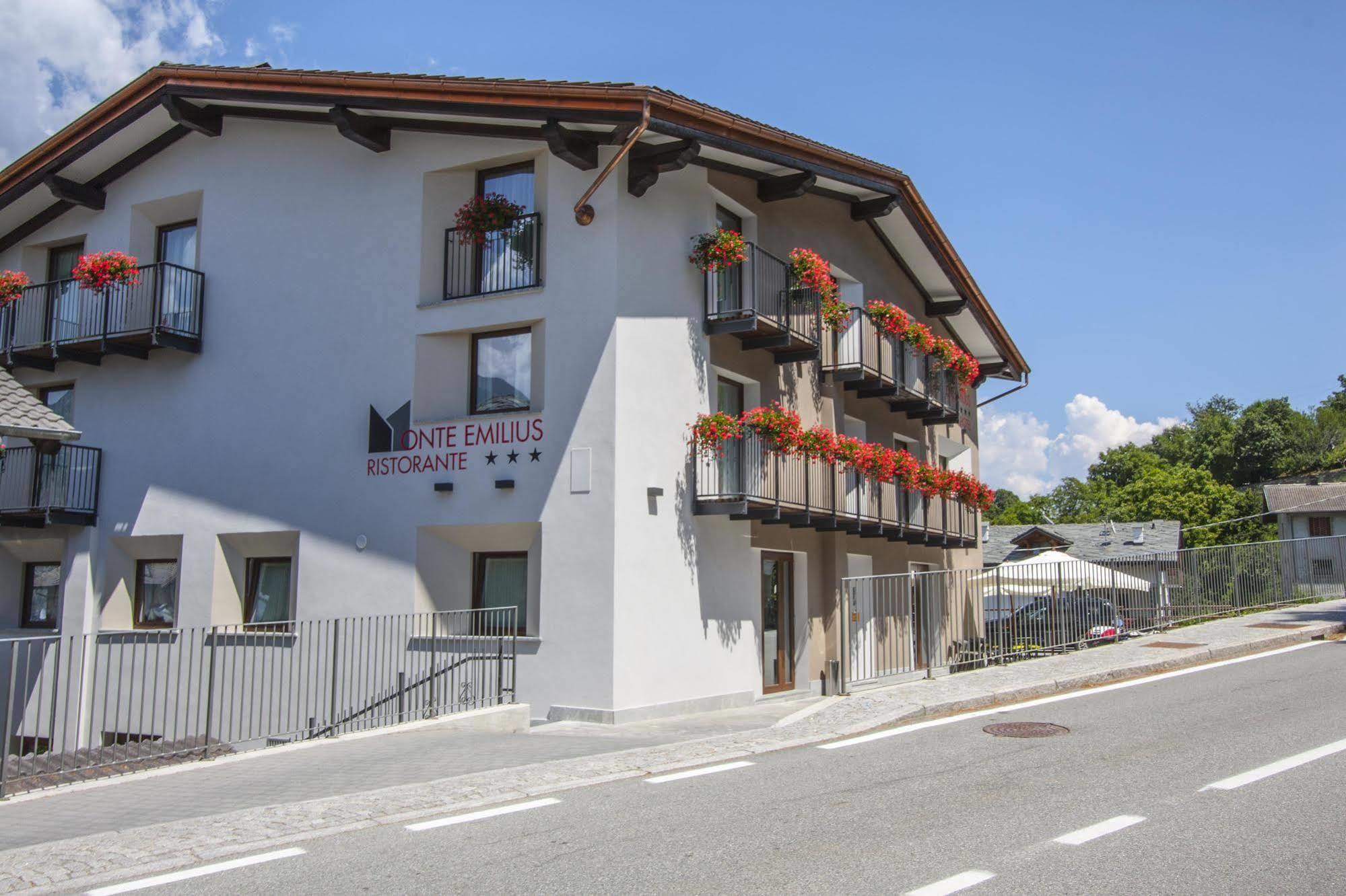 Monte Emilius Hotel Aosta Exterior photo